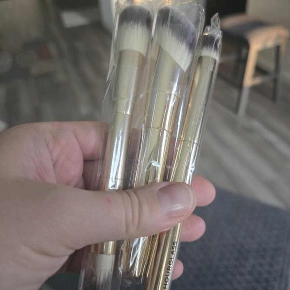 Hourglass Gold Makeup Brush set 3pcs Golden Gragon Case NWT in Original Box - Picture 5 of 9